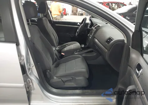 2008 Volkswagen Rabbit S z USA, uszkodzony, nr VIN WVWDA71K58W258045